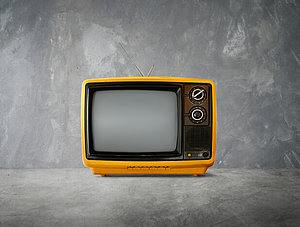 Retro-Fernseher in Gelb