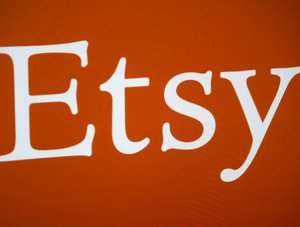 Wei&szlig;es Etsy-Logo auf orangefarbenem Grund