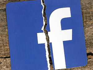 Zerrissenes Facebook-Logo