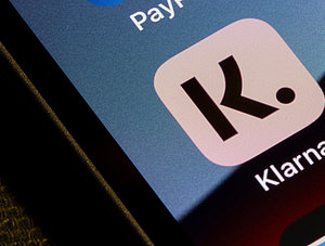 Klarna-App auf einem Smartphone