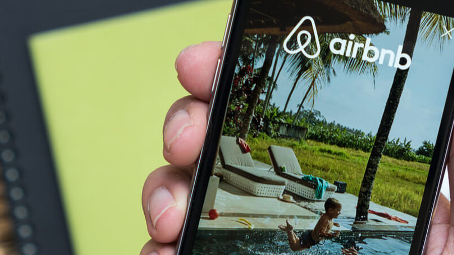 Airbnb-App auf Smartphone