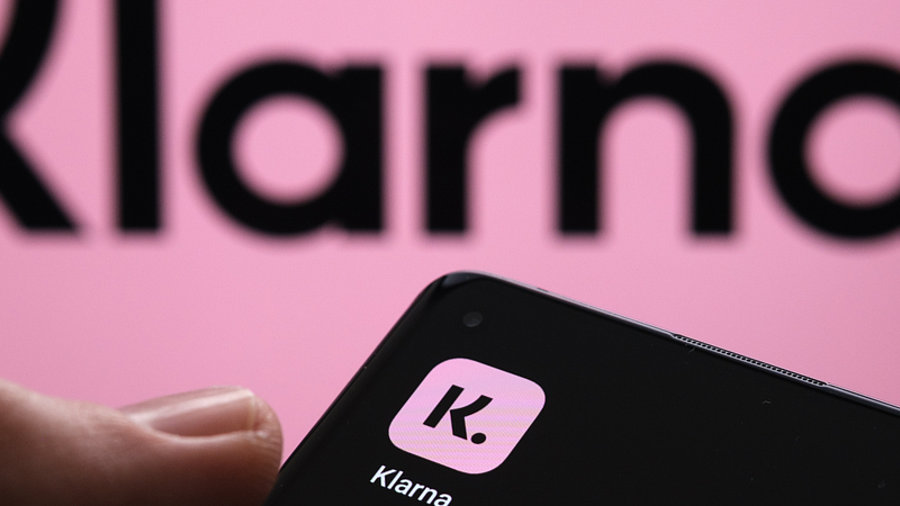 Klarna Logo und Icon auf Smartphone