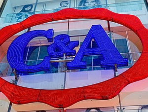 C&amp;A-Logo an Modefiliale