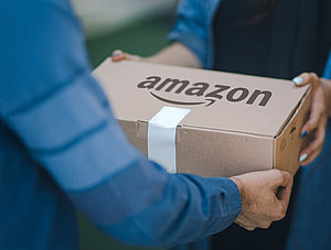 Amazon-Paket wird geliefert