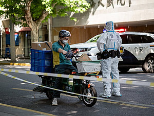 Polizeikontrolle während des Lockdowns in Shanghai