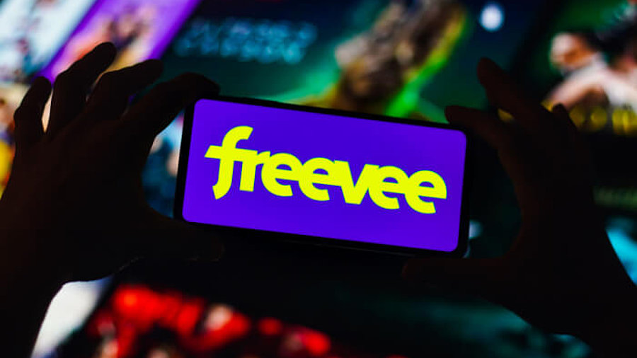 Amazon Freevee: Logo auf einem Smartphone