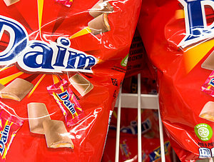 Schokolade von Daim in einem Regal