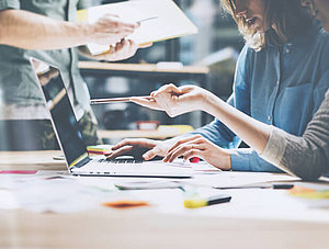 Gleichstellung: Frauen bei der Arbeit