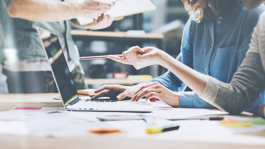 Gleichstellung: Frauen bei der Arbeit