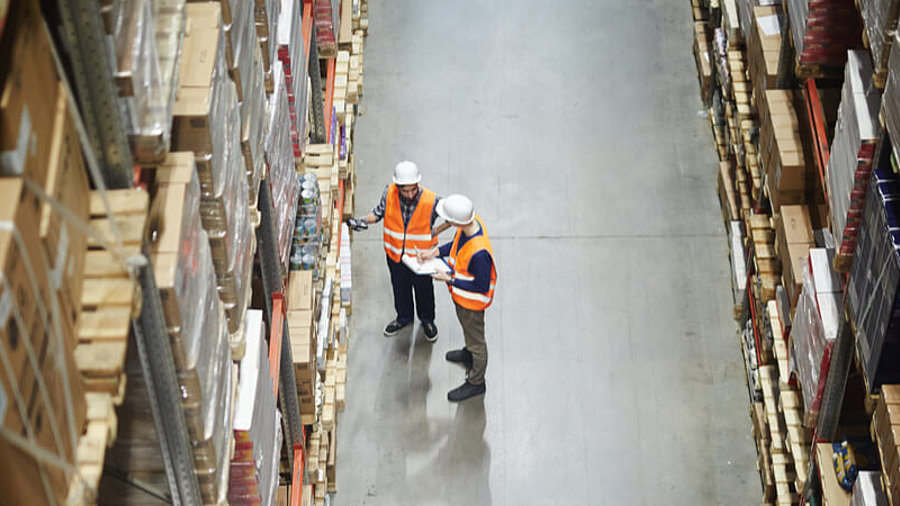 Arbeiter im Logistiklager