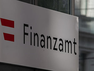 Schild "Finanzamt"