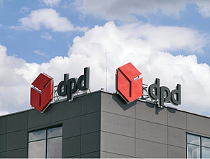 DPD Lager mit Konzernlogo