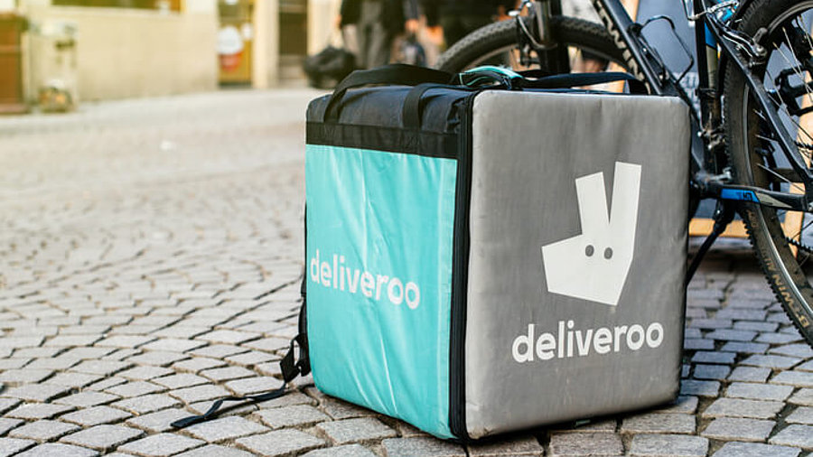 Lieferantentasche des Online-Anbieters Deliveroo