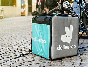 Lieferantentasche des Online-Anbieters Deliveroo