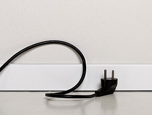 Vom Netz genommen: Kabel, das nicht in der Steckdose steckt