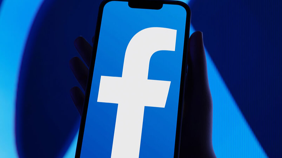 Facebook-Logo auf einem Smartphone