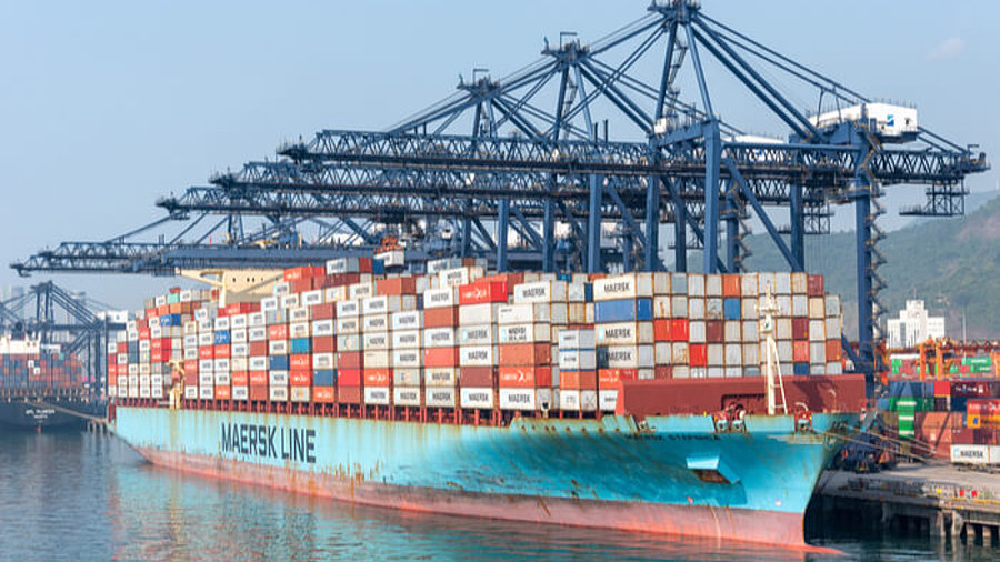 Maersk-Containerfrachter am Hafen Yantian, China