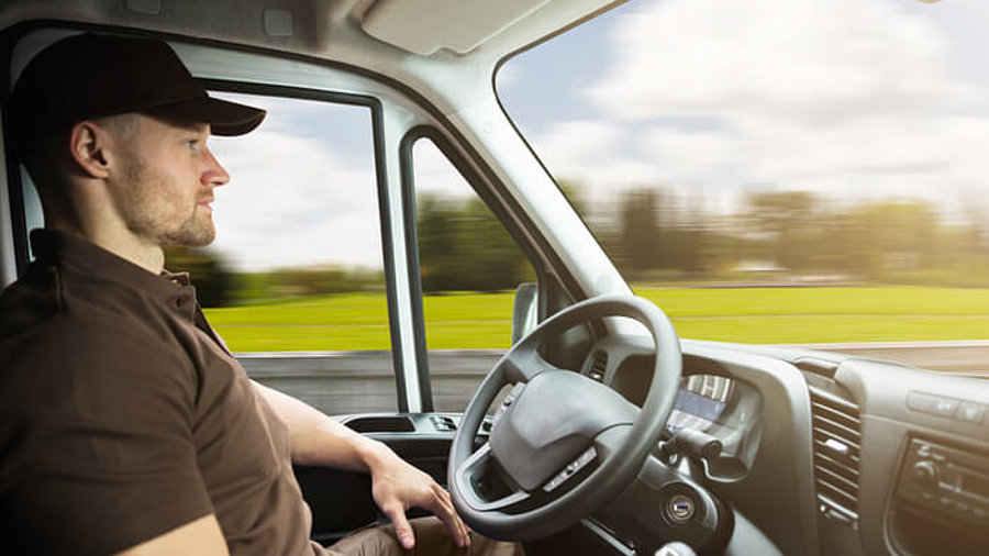 Fahrer im autonomen Auto