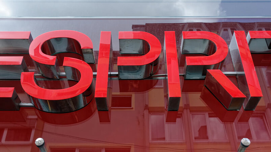 Esprit Logo an einer Filiale