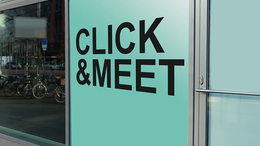 Click &amp; Meet Schriftzug am Laden