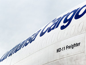 Lufthansa Cargo Logo auf Flugzeug