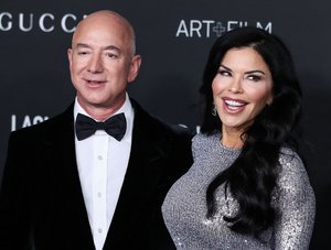 Amazon-Gründer Jeff Bezos mit seiner Lebensgefährtin Lauren Sanchez