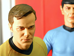 Nachgestellte Szene aus Star Trek mit Captain Kirk und Mr. Spock