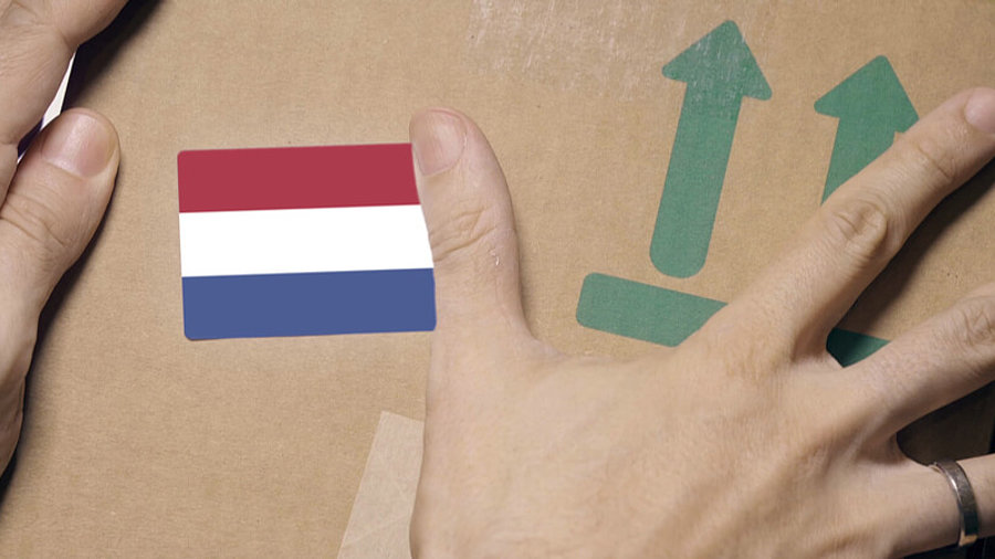 Paket mit Flagge Niederlande