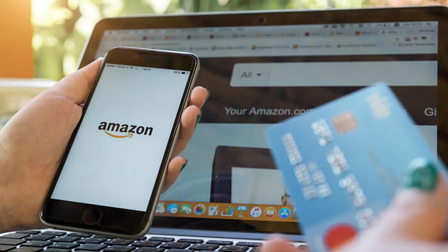 Amazon Smartphone und Kreditkarte