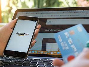 Amazon Smartphone und Kreditkarte