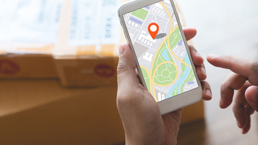 Paket-Tracking-App auf Smartphone