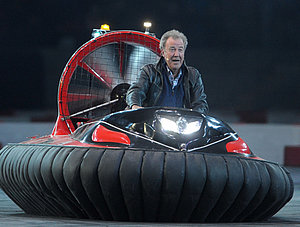 Jeremy Clarkson auf Luftkissenfahrzeug