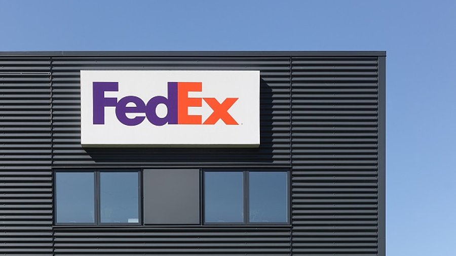 FedEx Logo an Gebäude