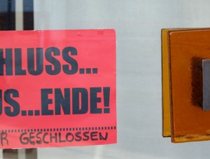 Geschlossen-Schild an Laden