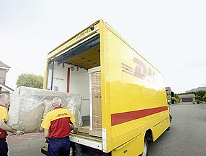 DHL-Paketmitarbeiter