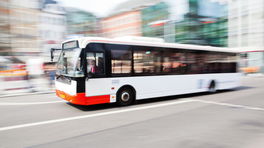 Bus im Stadtverkehr