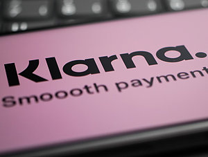 Klarna-Logo auf einem Smartphone