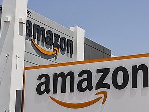 Amazon-Logo an Standort des Unternehmens