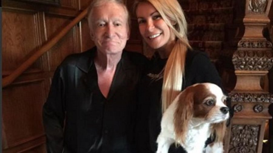 Hugh Hefner mit Lady &amp; Hund