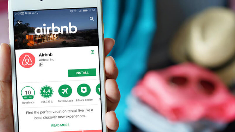 Airbnb App auf Smartphone