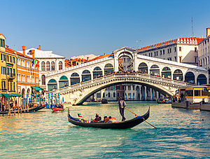 Rialto Brücke in Venedig