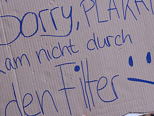 Anti-Uploadfilter-Plakat auf einer Demonstration