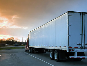 Lkw auf Parkplatz