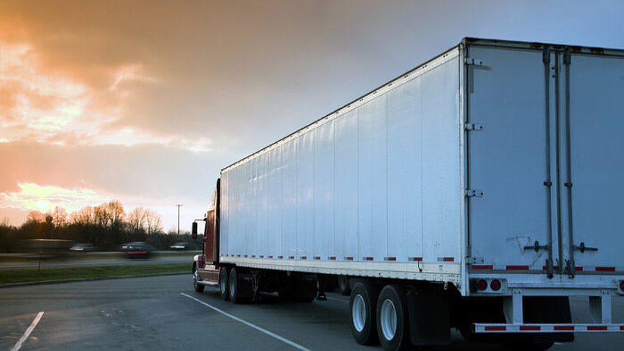 Lkw auf Parkplatz