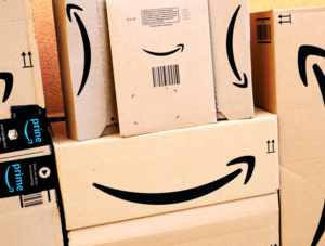 Amazon Pakete stapeln sich