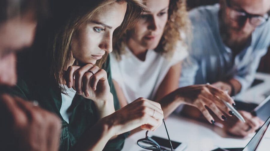 Frauen am Laptop