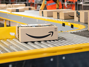 Amazon-Pakete im Warenlager