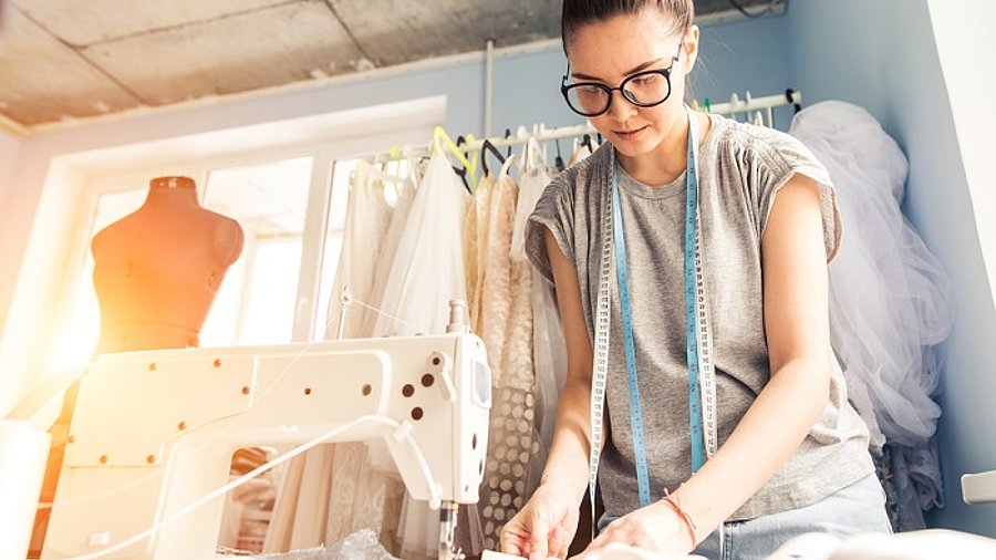 Designer-Lady bei der Arbeit