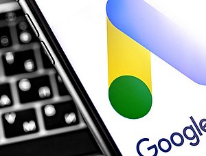 Google Ads Logo auf Smartphone