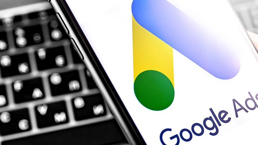 Google Ads Logo auf Smartphone